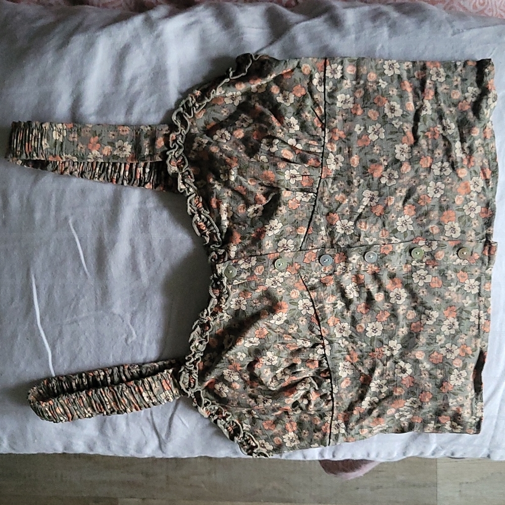 Crop top, beautiful flowery top
